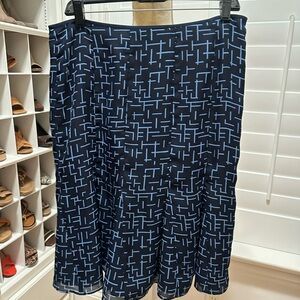 Ann Taylor navy/lt blue skirt with ruffle hem sz 12